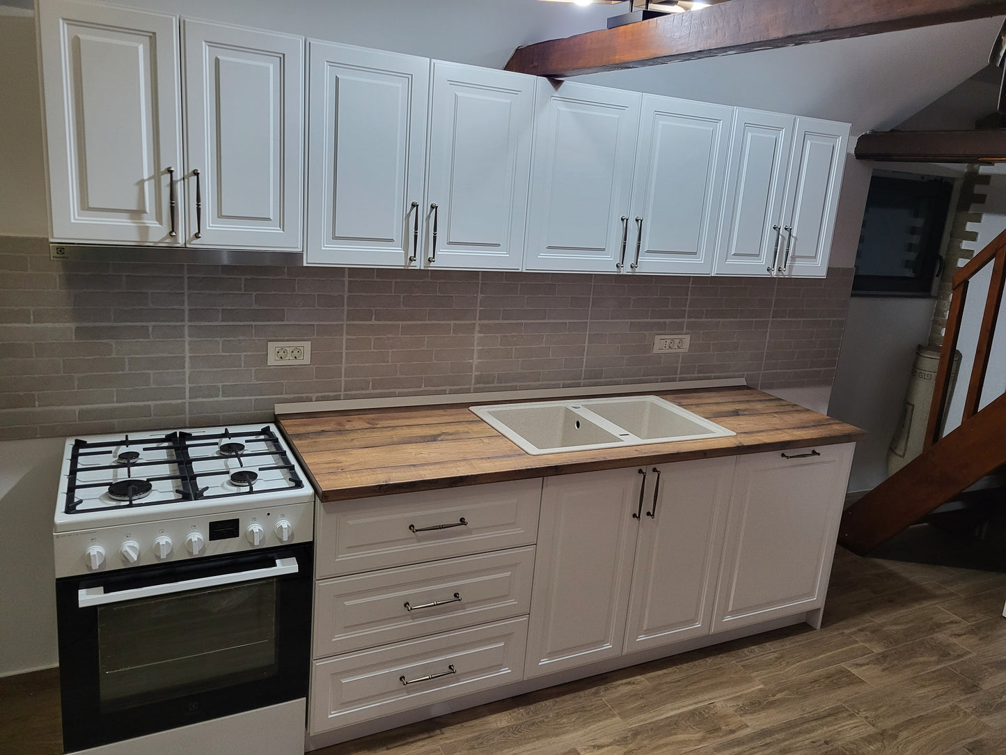 Bucatarie minimalist-clasică